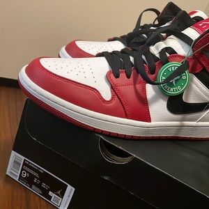 Jordan 1 Mid Chicago